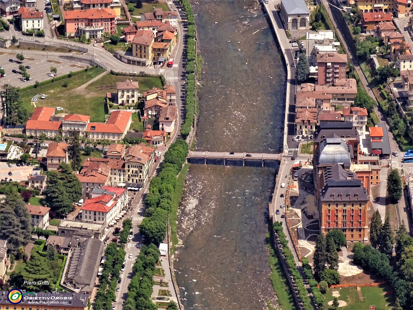 63 Zoom sul centro di  San Pellegrino Terme.JPG -                                
